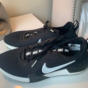 Nike running shoes black and white size 8